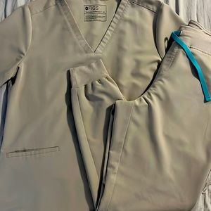 FIGS jogger set (Medium)